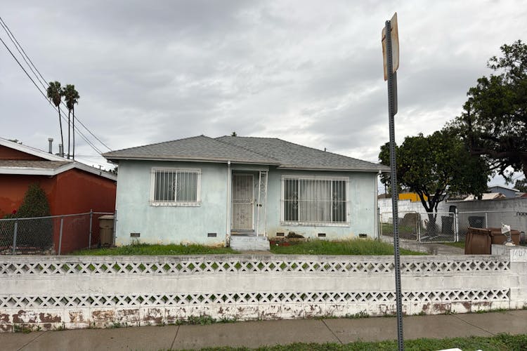 1407 W 127th St Los Angeles, CA 90047-5335, Los Angeles County