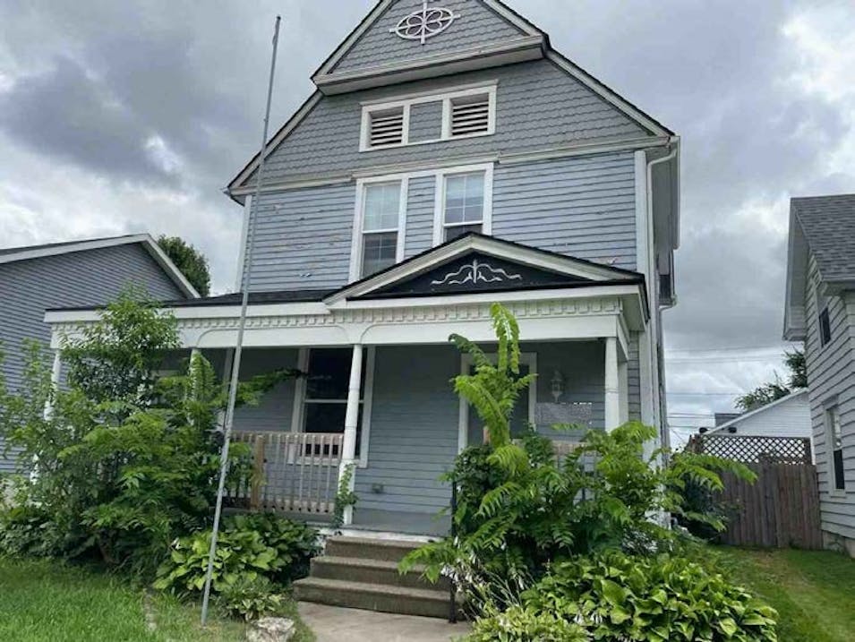 721 F Ave NW Cedar Rapids, IA 52405, Linn County