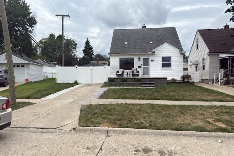 6496 Jackson St Taylor, MI 48180, Wayne County