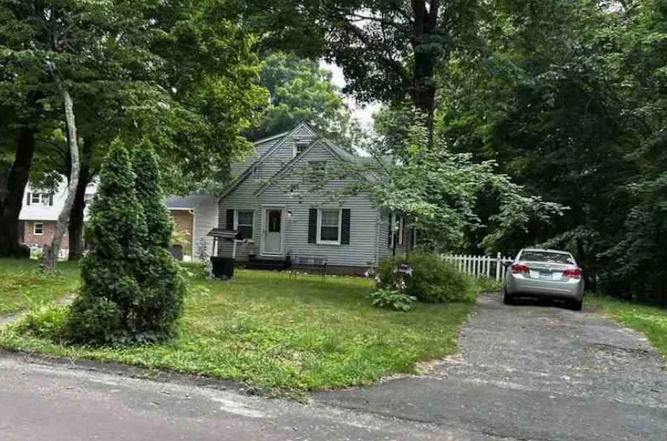 130 E Waterbury Rd Naugatuck, CT 06770, New Haven County