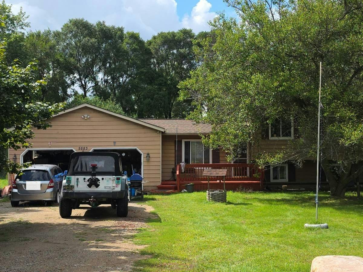 Gracelawn St, North Branch, MI 48461