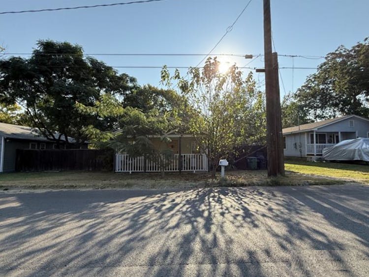 303 S Bradshaw Street Denton, TX 76205, Denton County