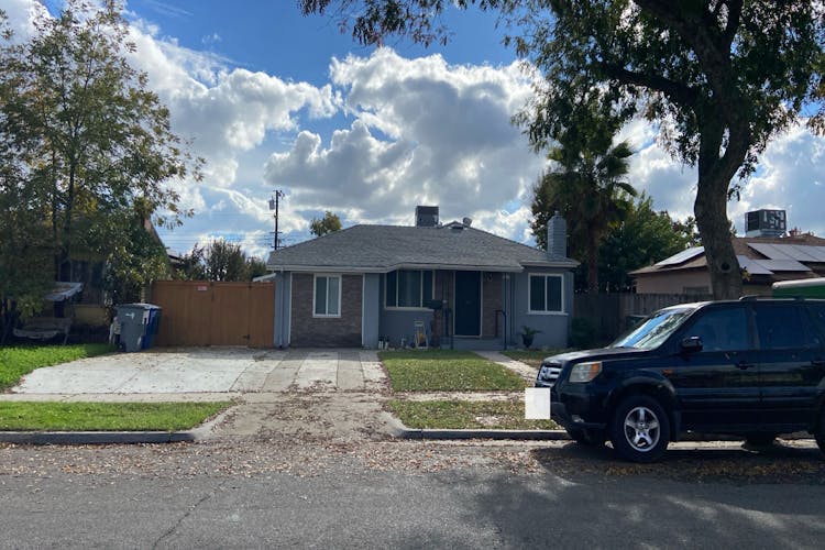 827 West Yale Avenue Fresno, CA 93705, Fresno County