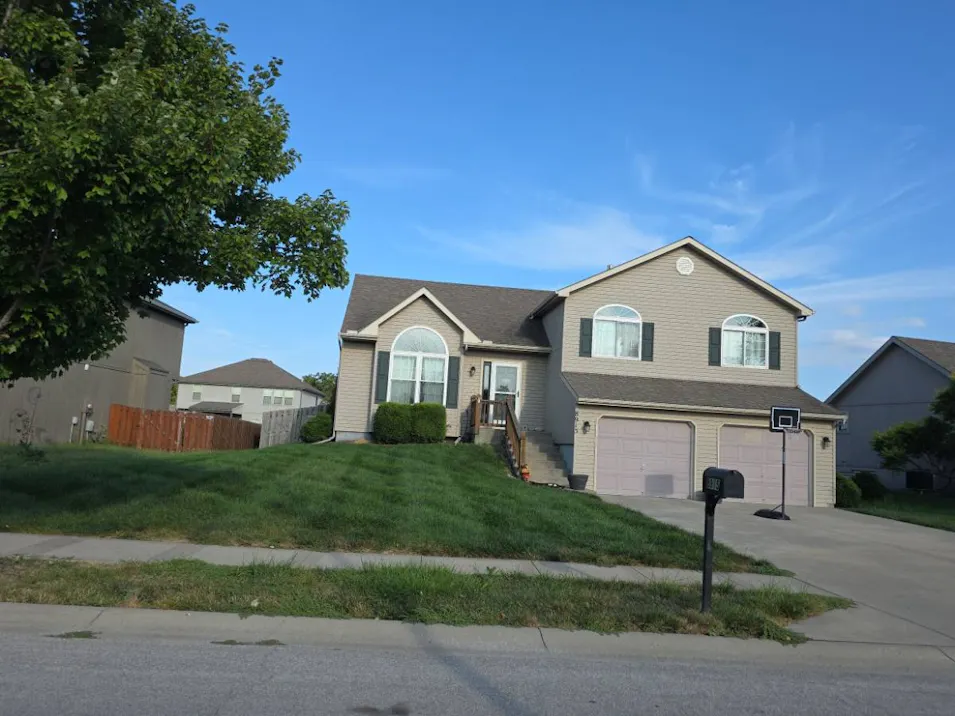 8915 N Essex Dr Kansas City, MO 64156, Clay County