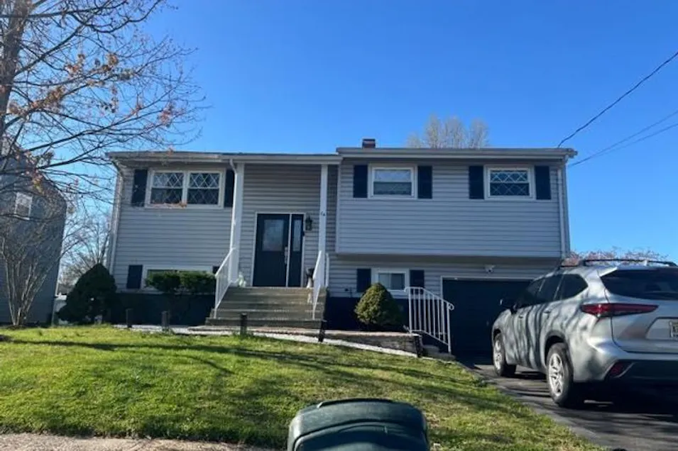 24 Nagle Dr Somerville, NJ 08876, Somerset County