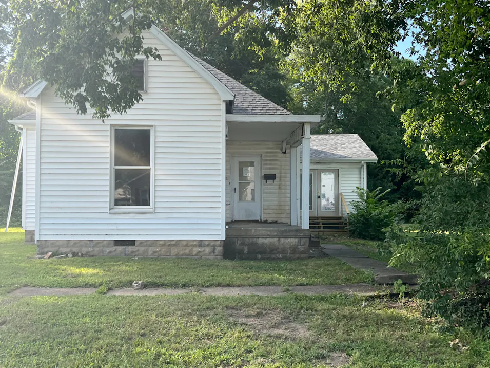 902 W 4th St Mount Carmel, IL 62863, Wabash County
