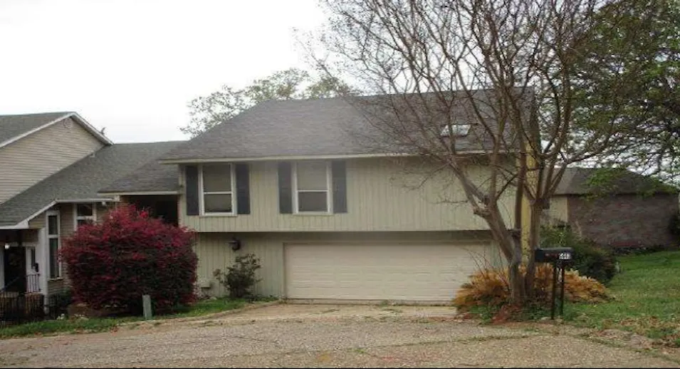 5643 S Lakeshore Dr Shreveport, LA 71119, Caddo County