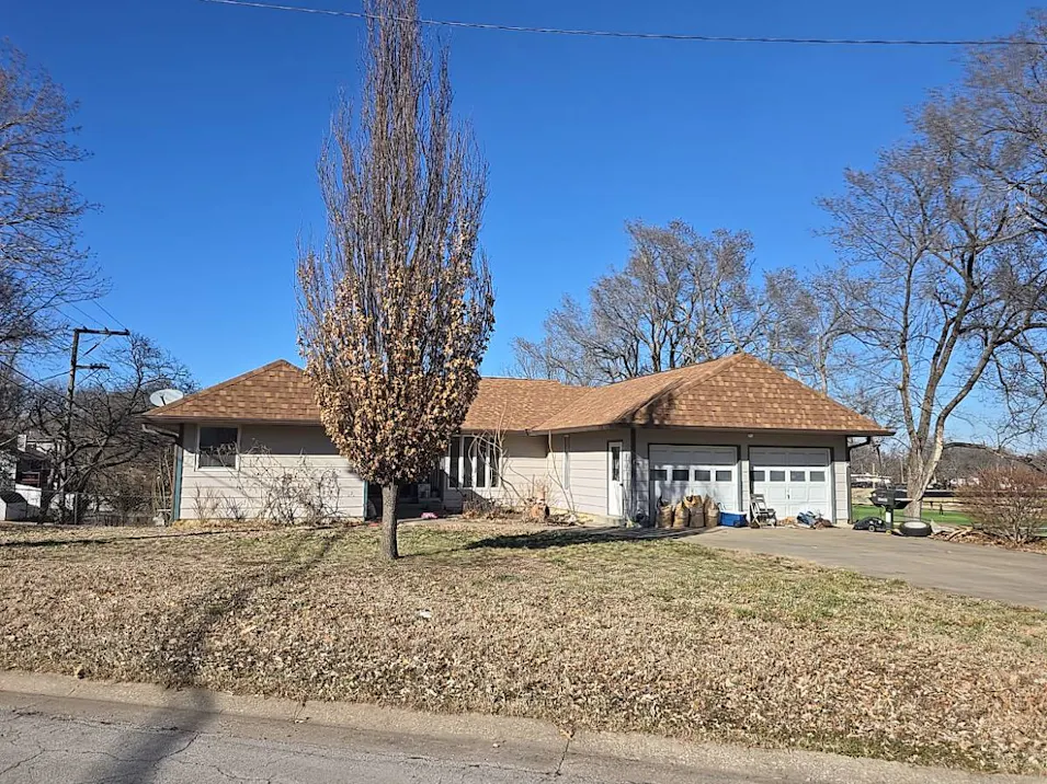 1201 E Brookside Ln Ottawa, KS 66067, Franklin County