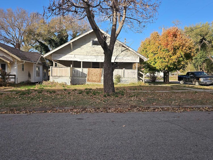 1322 E 6th Ave Winfield, KS 67156, Cowley County