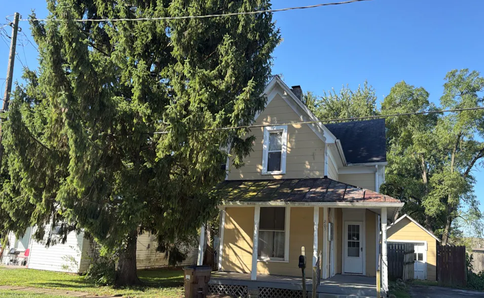 205 S College St Sabina, OH 45169, Clinton County