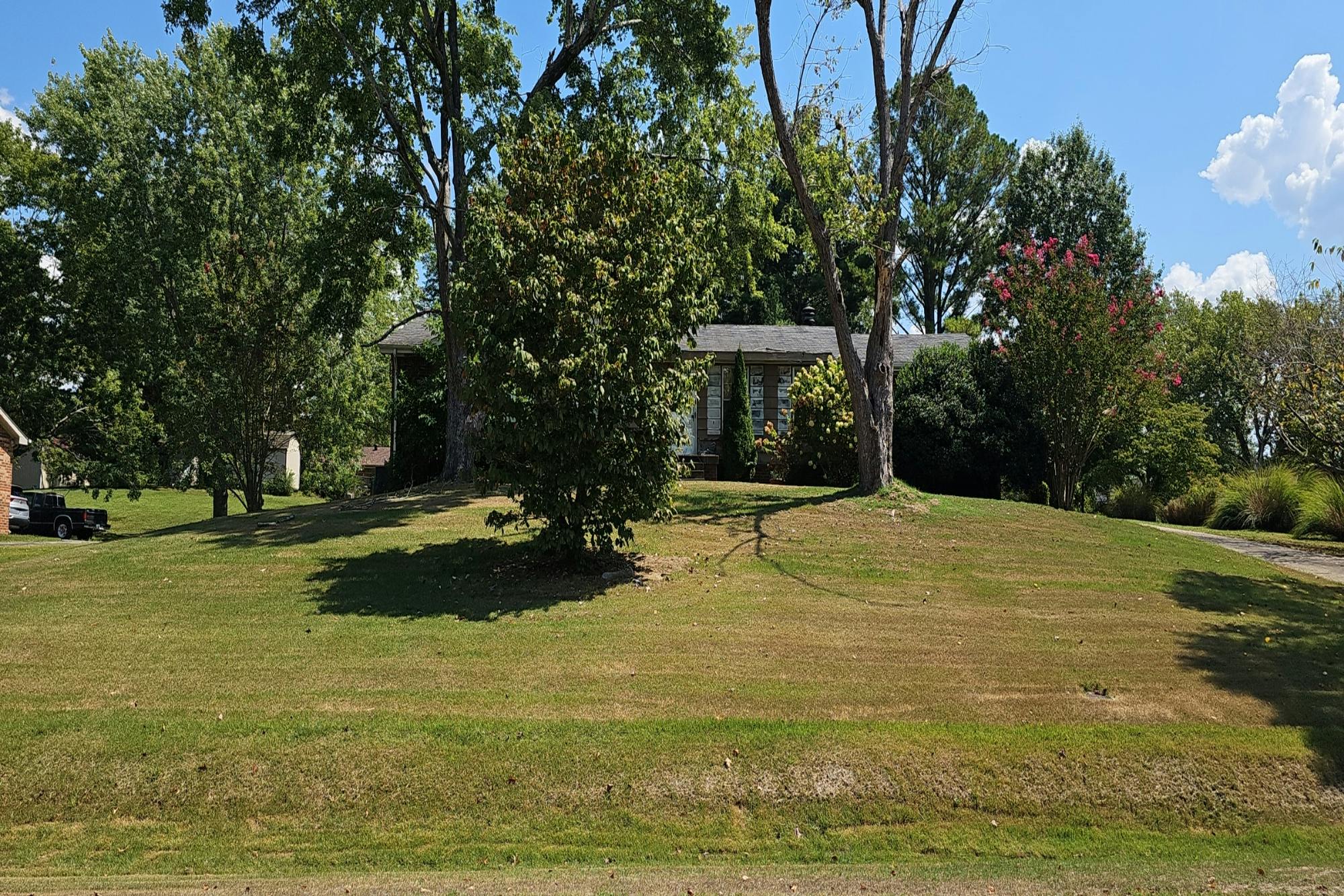 Warfield Dr, Clarksville, TN 37043