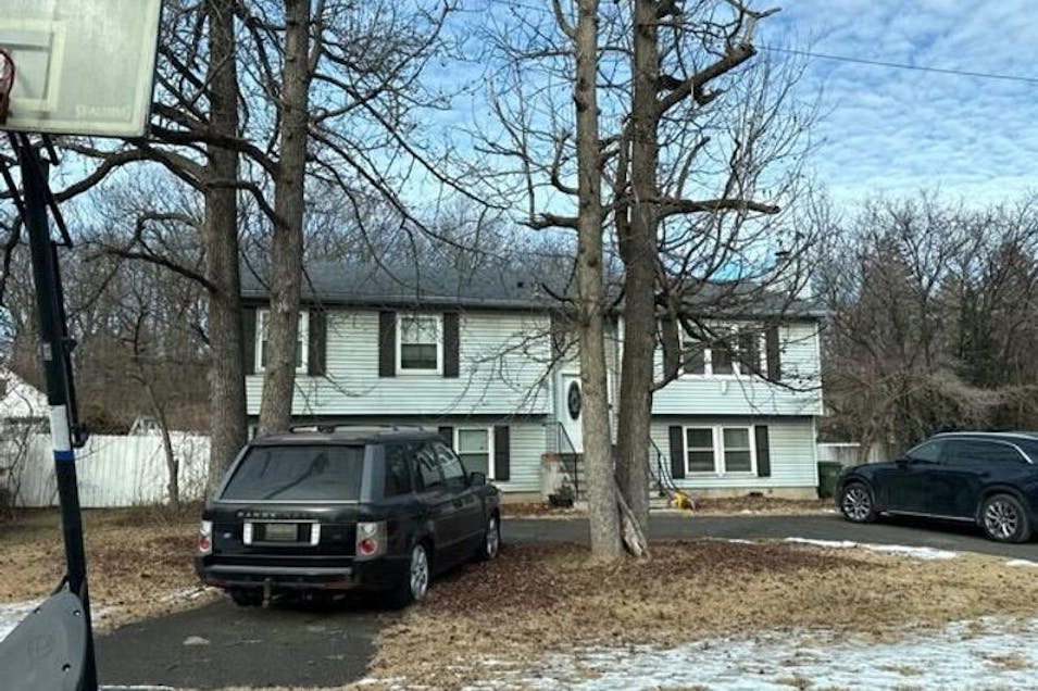 60 Horseshoe Rd Sayreville, NJ 08872, Middlesex County