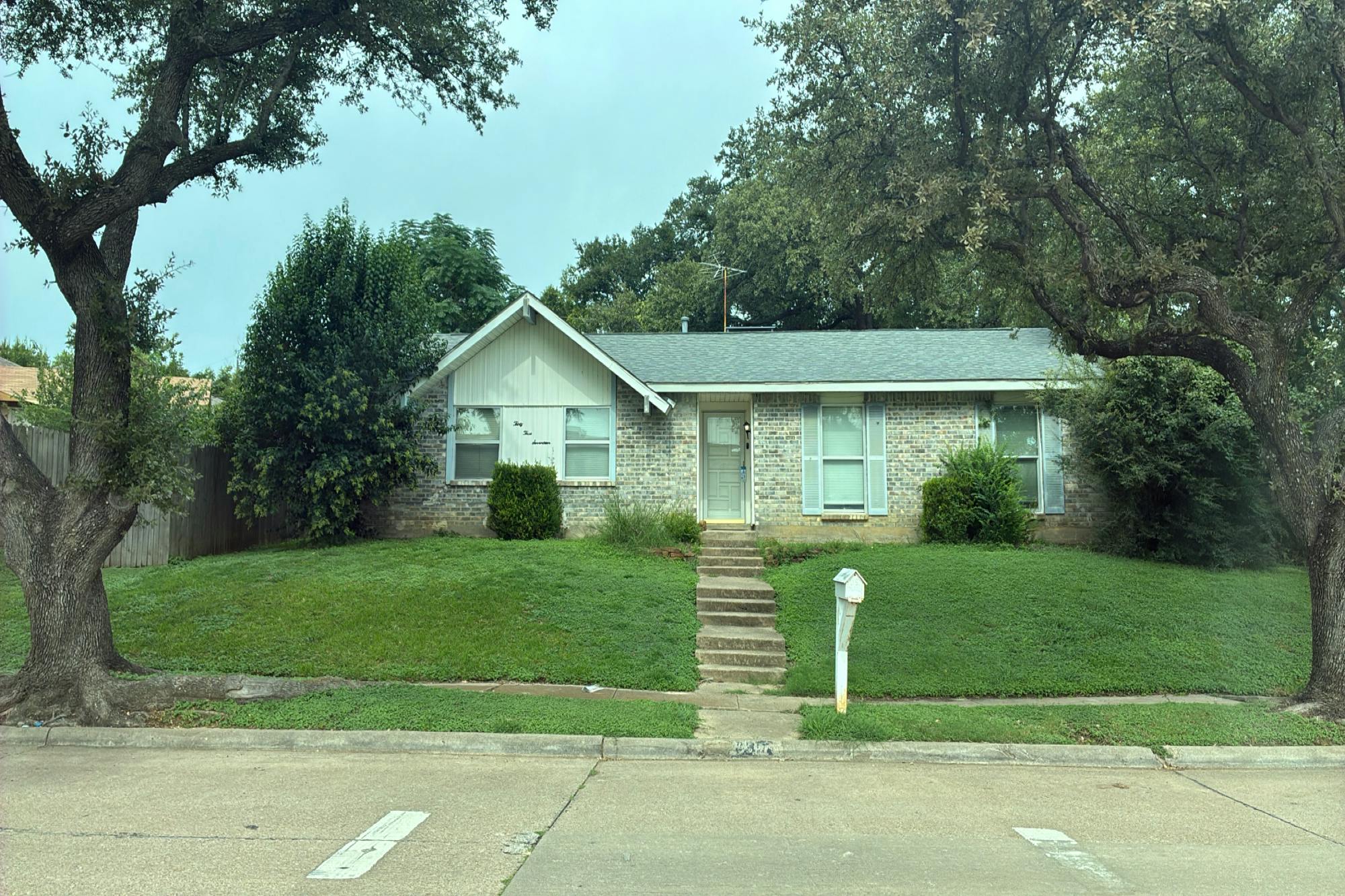 Edelweiss Dr, Grand Prairie, TX 75052