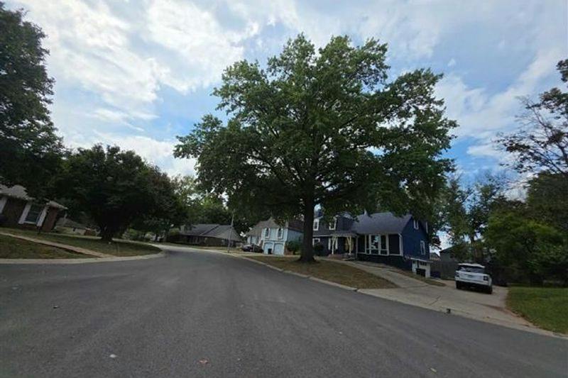 Flora Cir, Kansas City, MO 64131