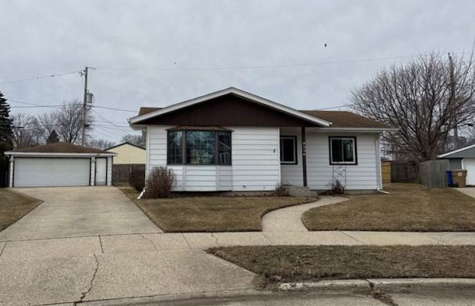 8536 18th Ave Kenosha, WI 53143, Kenosha County
