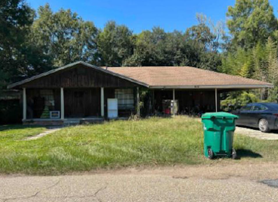 637 Ave J Bogalusa, LA 70427, Washington County