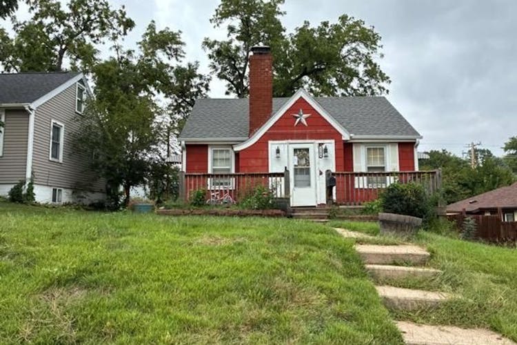 8304 Oakwood St Ralston, NE 68127, Douglas County