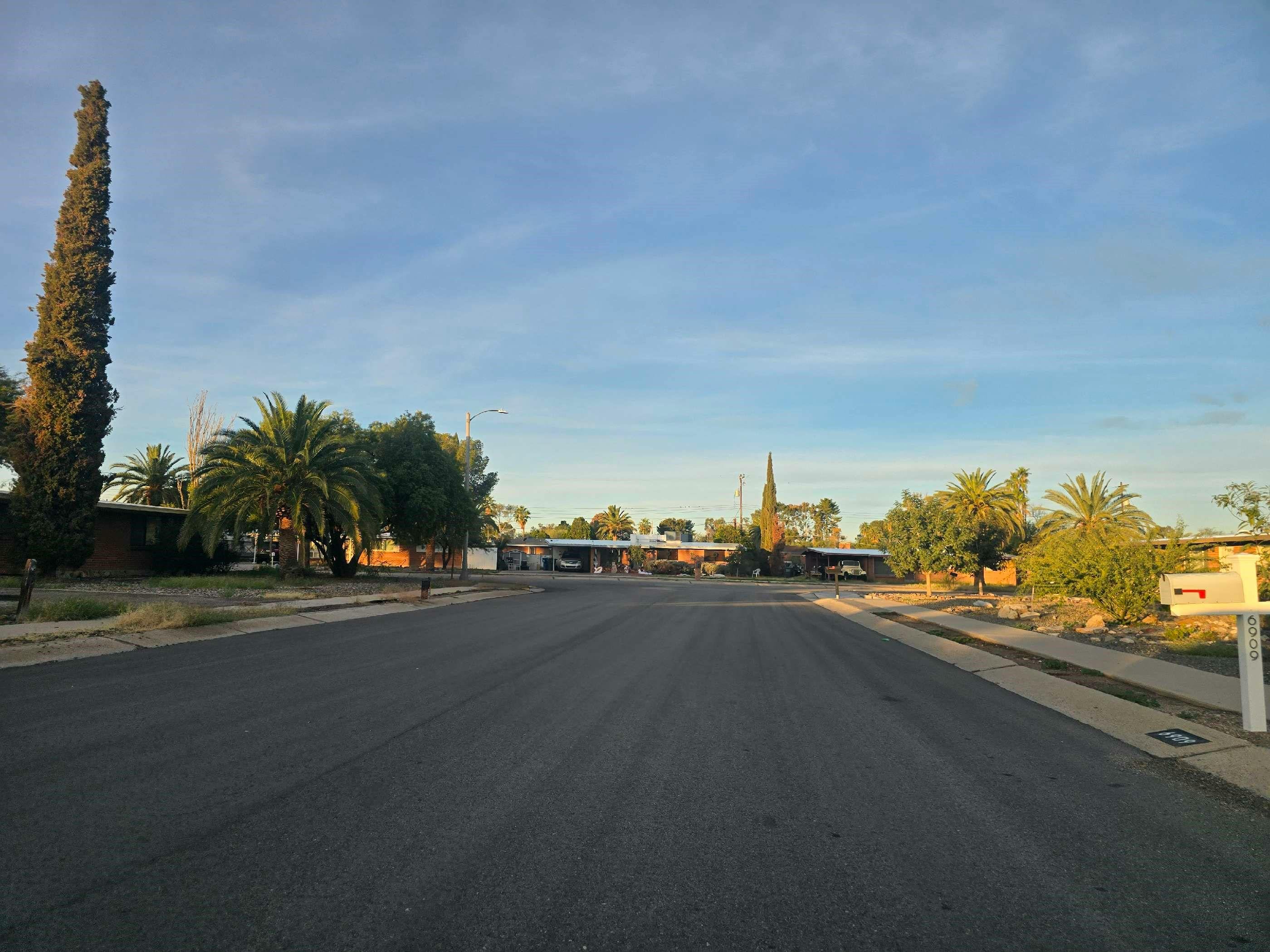 Calle Neptuno , Tucson, AZ 85710