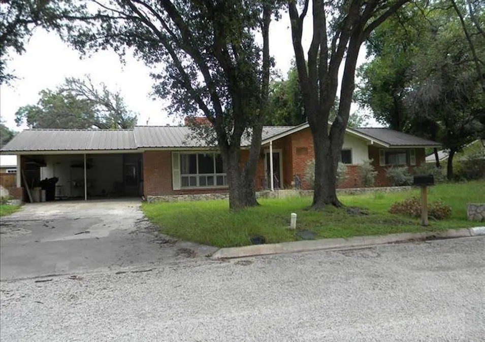 107 Manor St Sonora, TX 76950, Sutton County