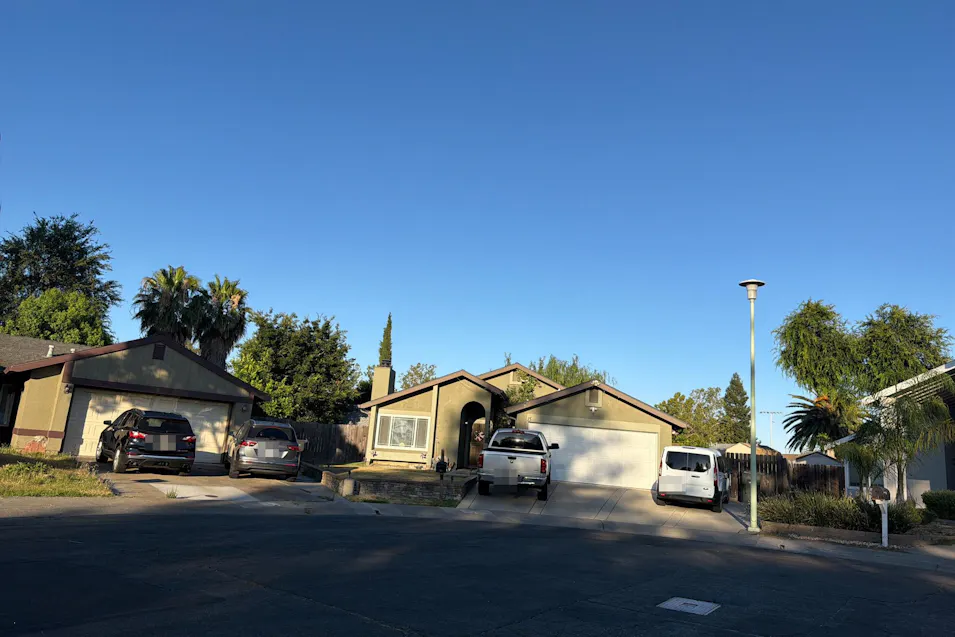 15 Sunny Hollow Court Sacramento, CA 95823, Sacramento County