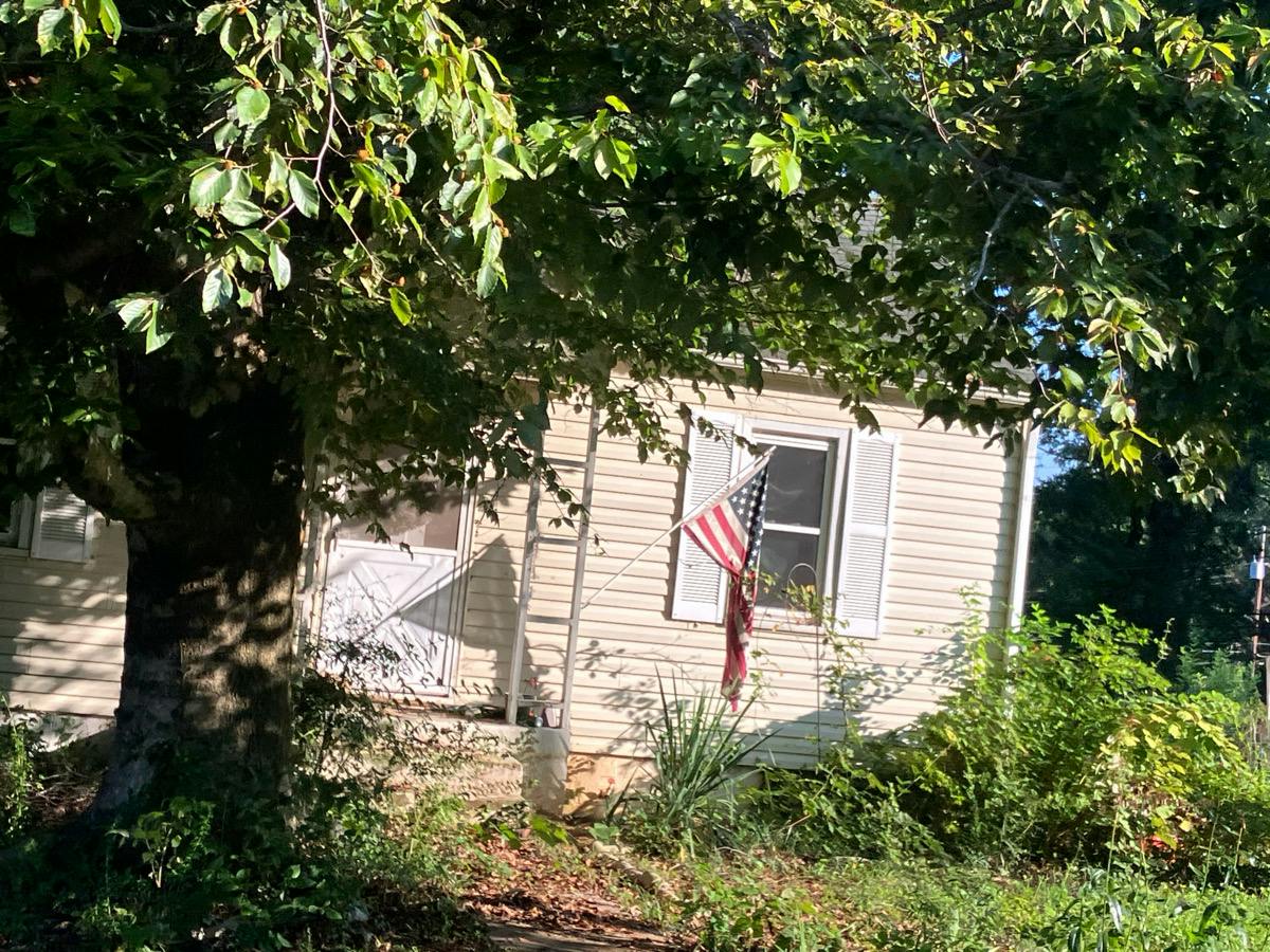 Seaton Ave, Knoxville, TN 37920