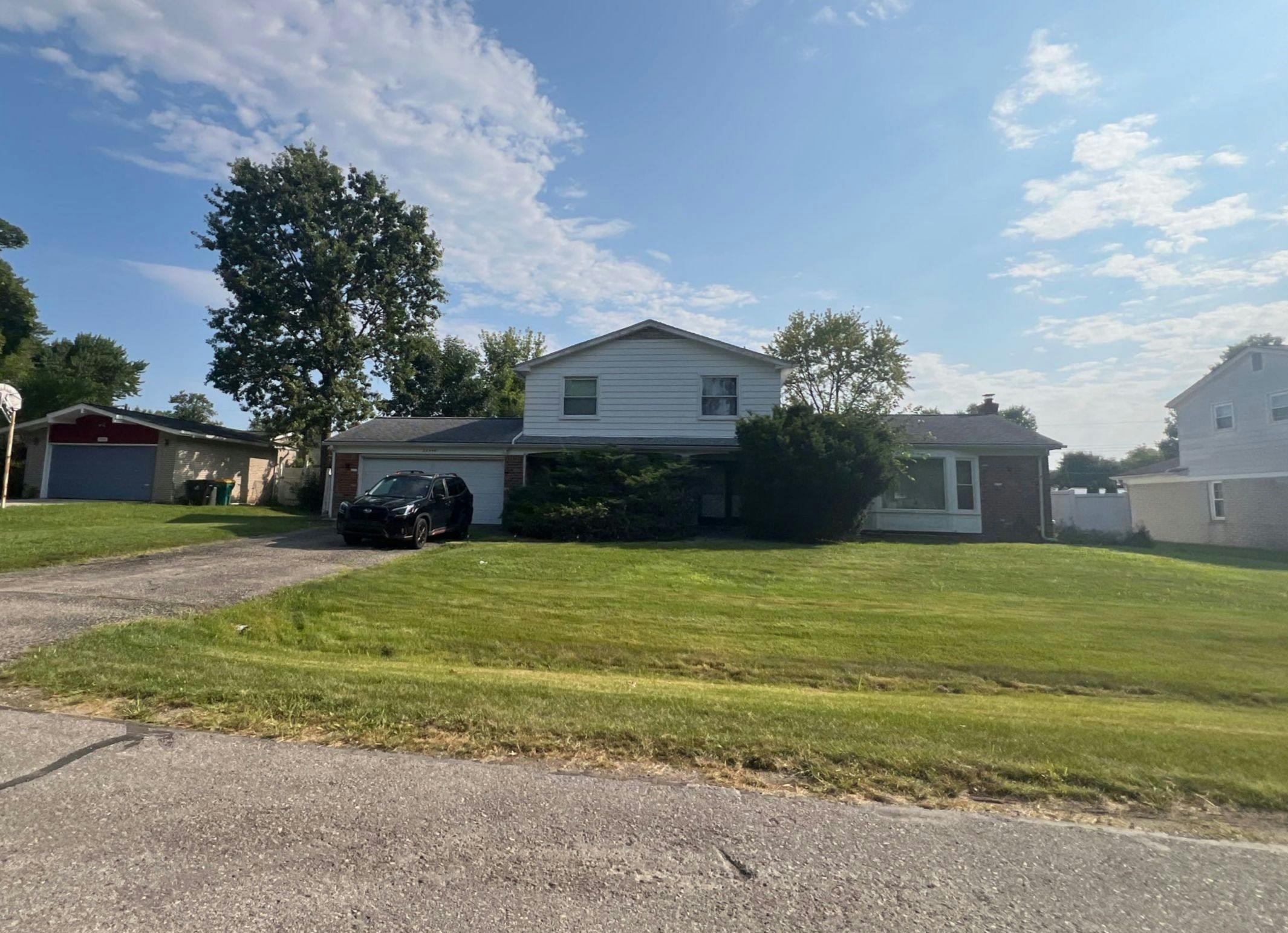 Lynford St, Farmington Hills, MI 48336