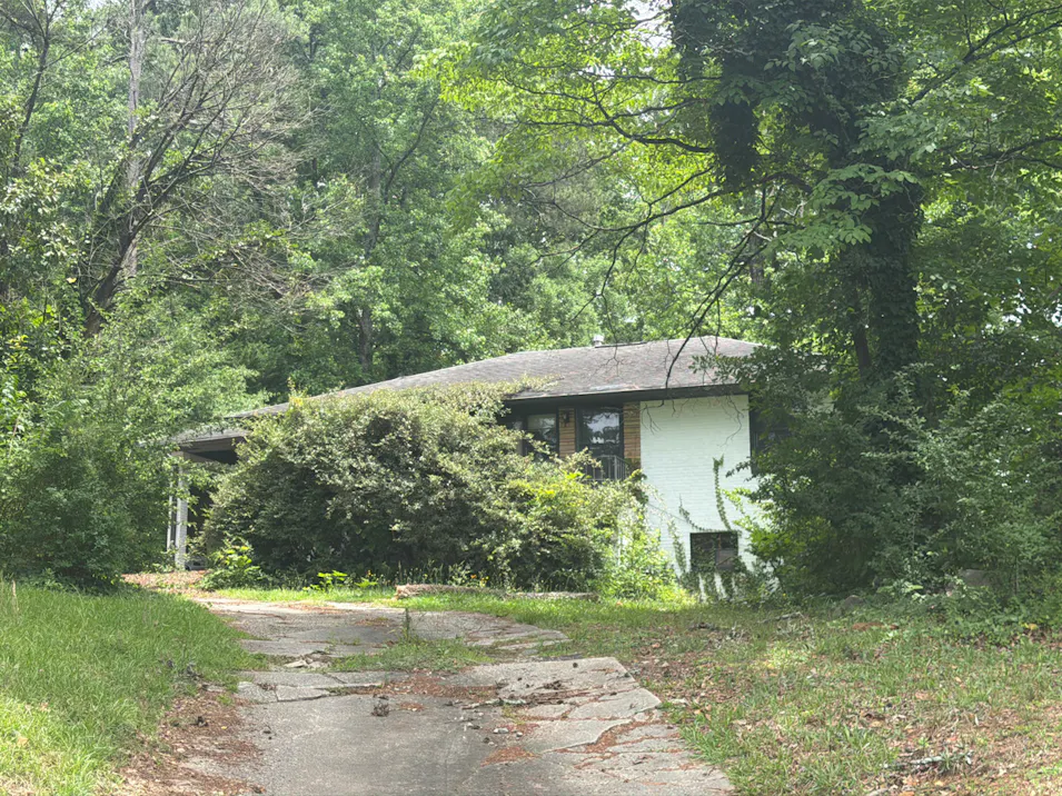 2296 MacOn Dr SW Atlanta, GA 30315, Fulton County