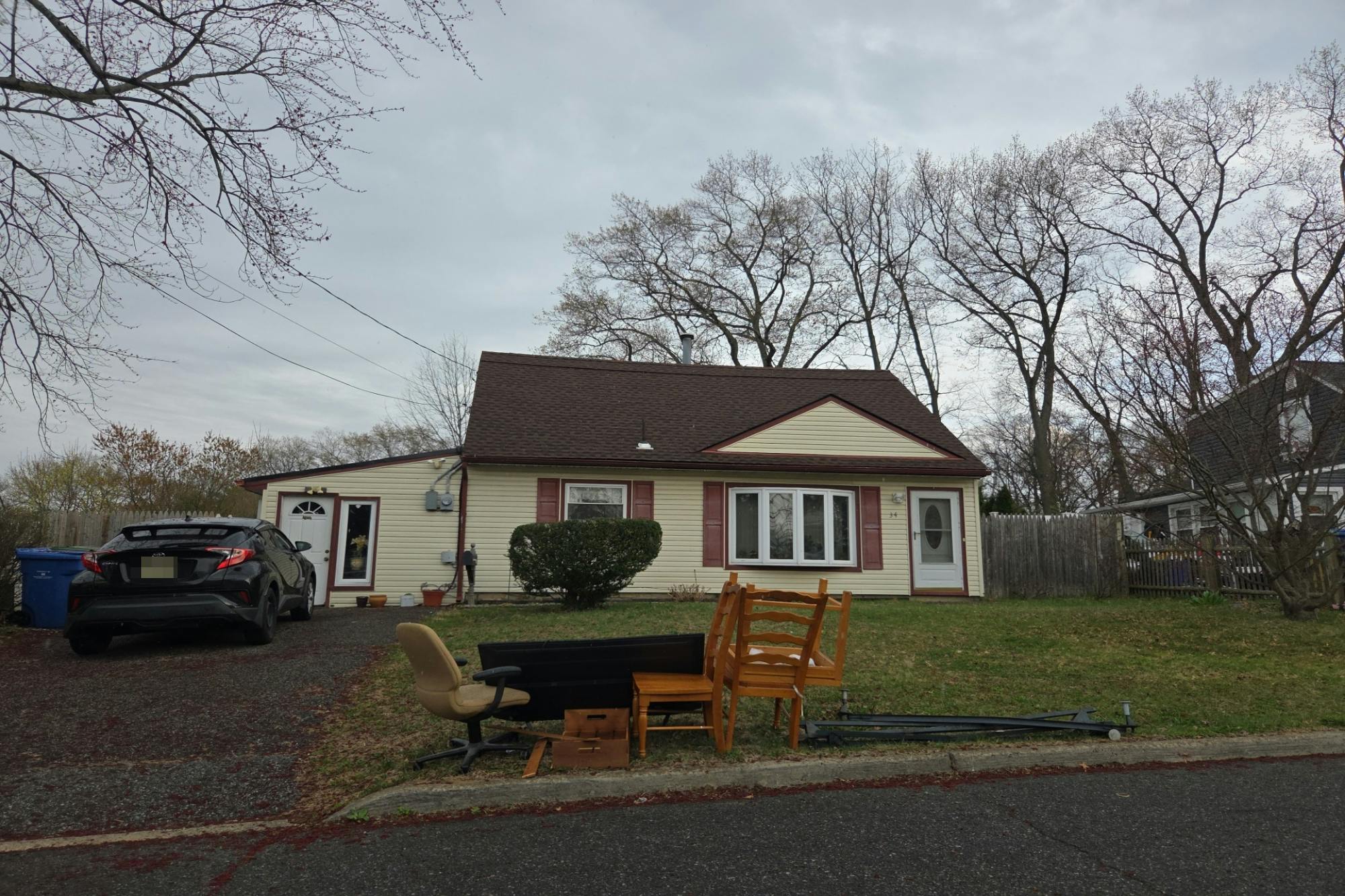Pinetree Dr, Parlin, NJ 08859