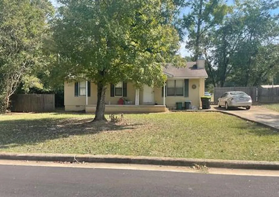 608 W Ave Sylacauga, AL 35150, County Unknown County