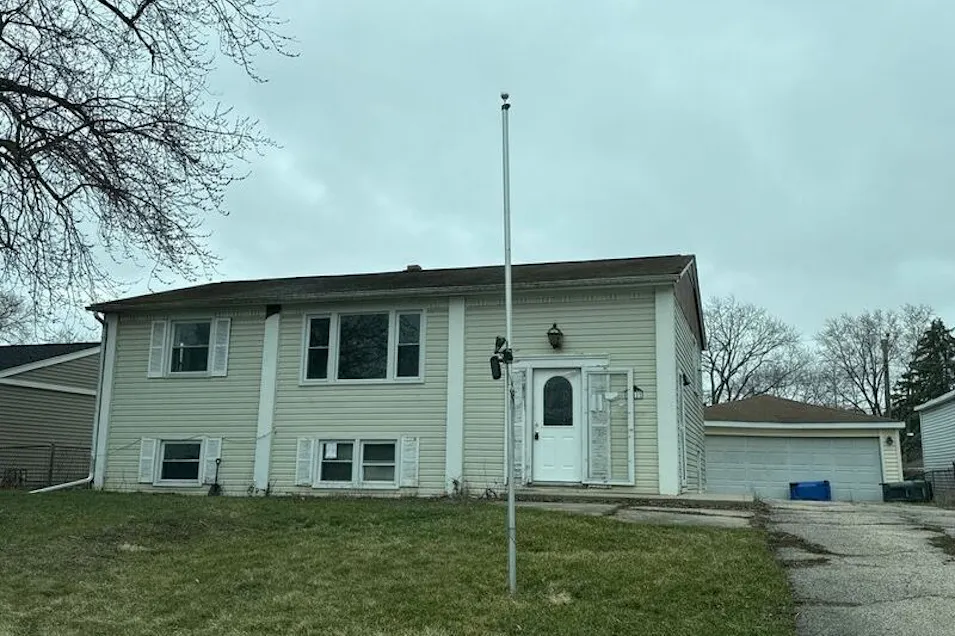 142 Adobe Circle Carpentersville, IL 60110, Kane County