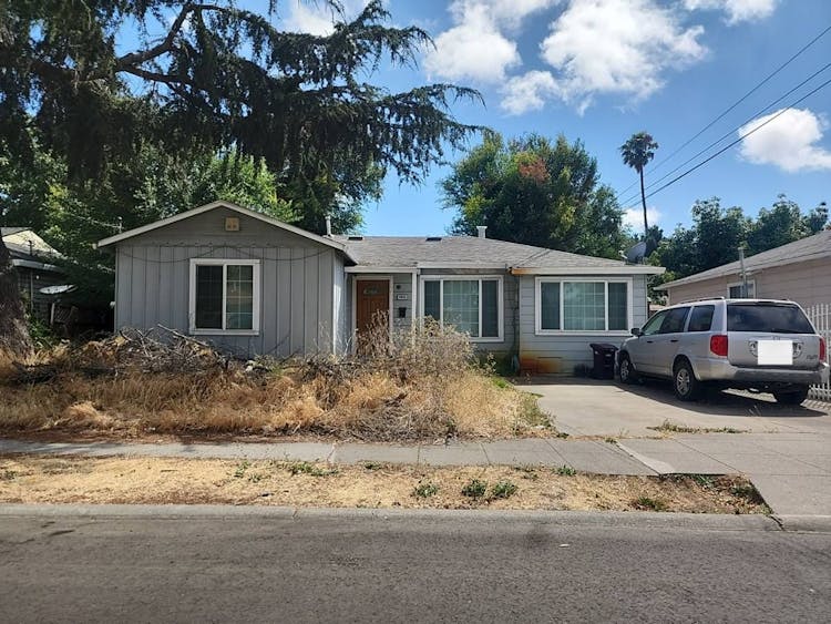 9835 Lyndhurst St Oakland, CA 94603, Alameda County