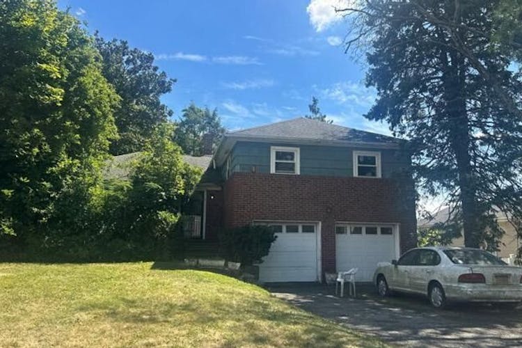 34 Noll Terr Clifton, NJ 07013, Passaic County