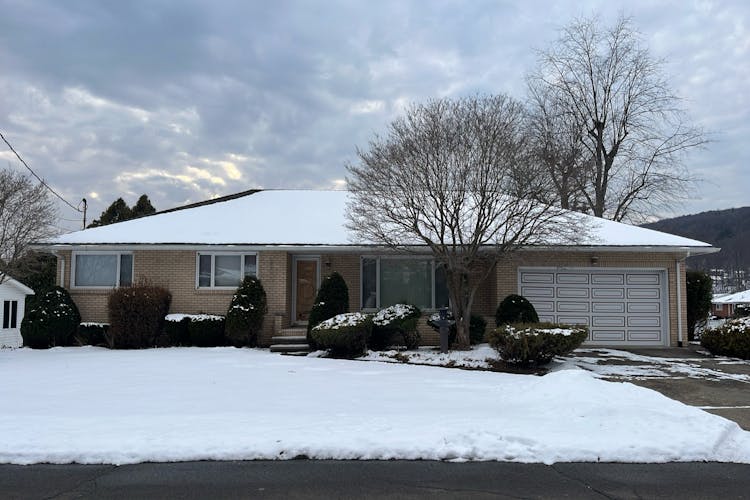 28 Browncrest Dr West Wyoming, PA 18644, Luzerne County