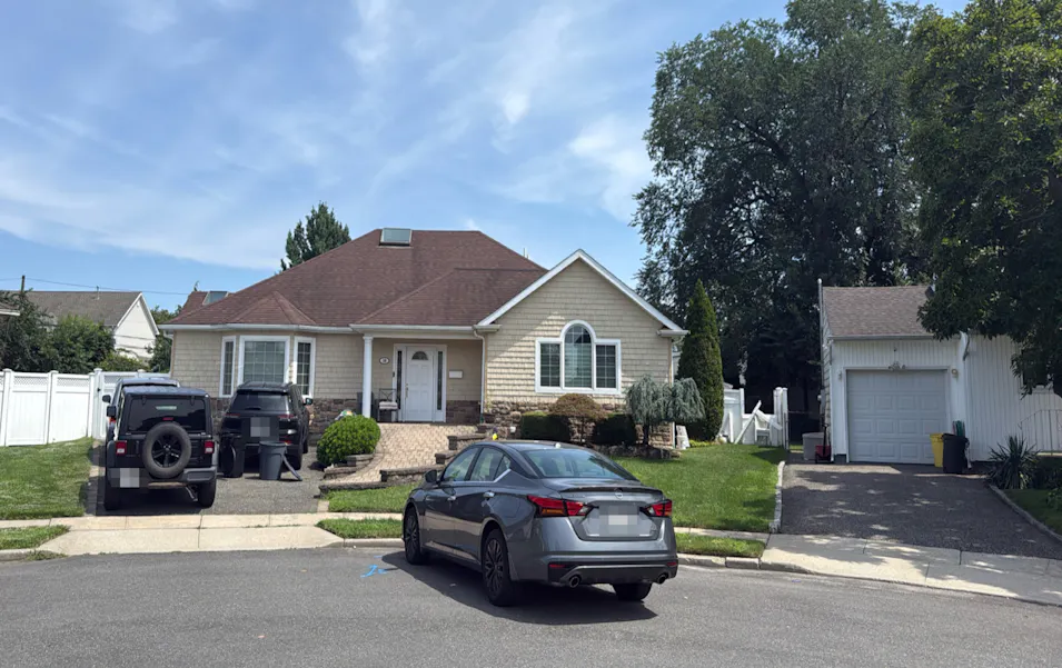 10 Abbey Court Plainview, NY 11803, Nassau County