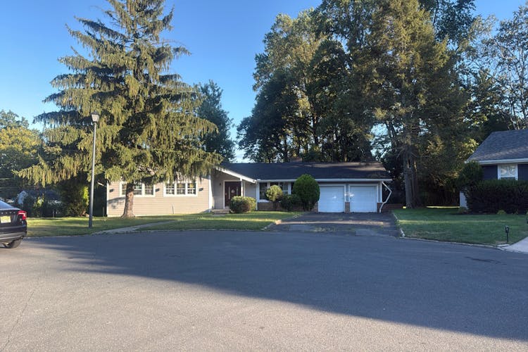 496 Seven Oaks Ct Orange, NJ 07050, Essex County