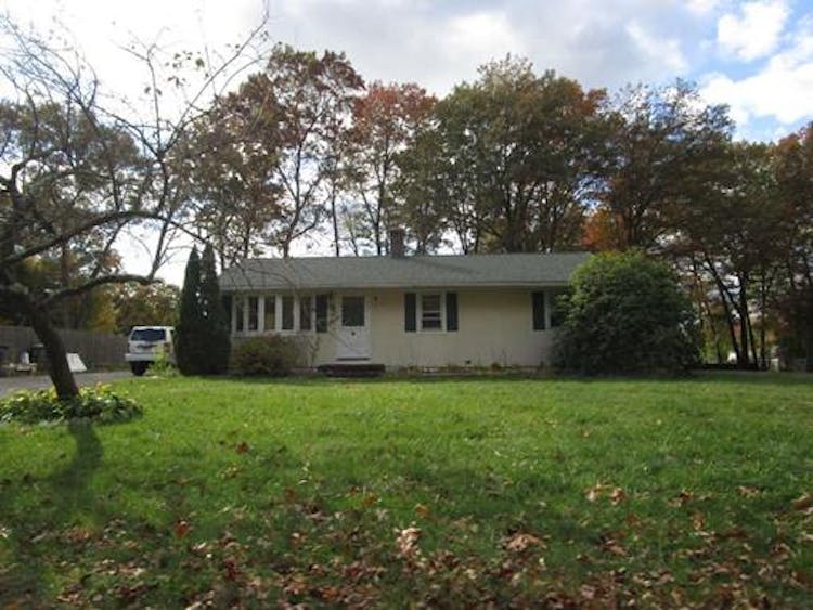 517 George Washington Rd Enfield, CT 06082, Hartford County