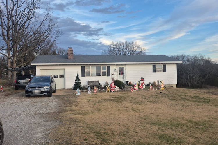 5812 E State Road H Stoutland, MO 65567, Camden County