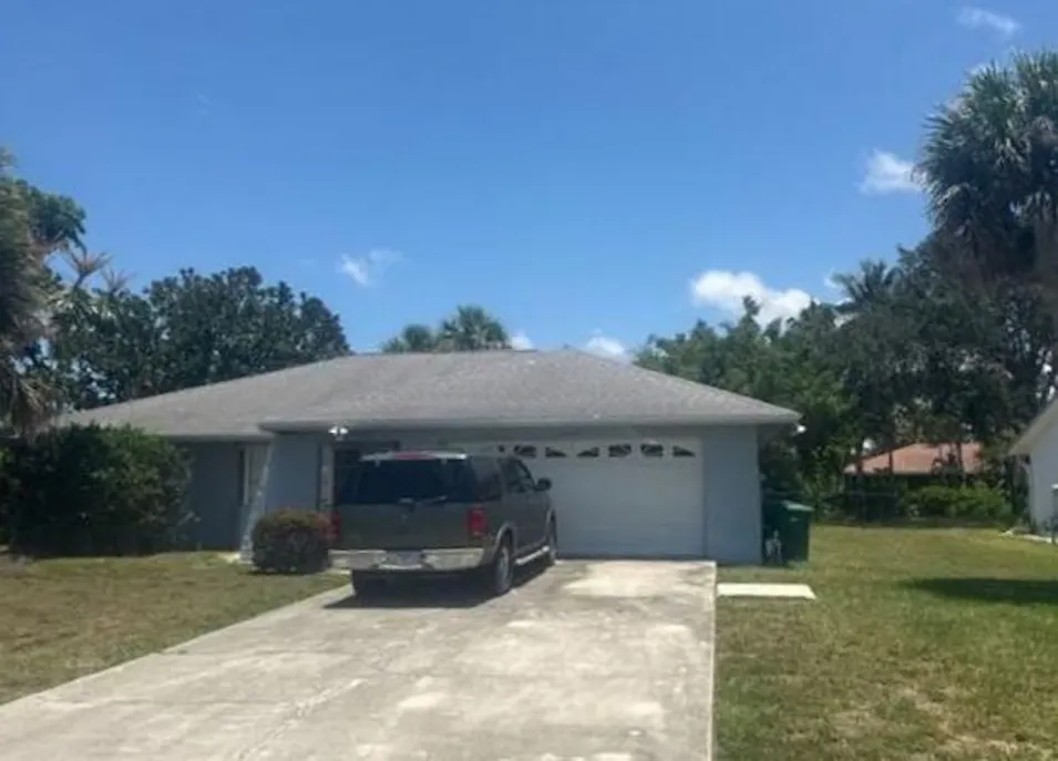 2425 Clipper Way Naples, FL 34104, Collier County