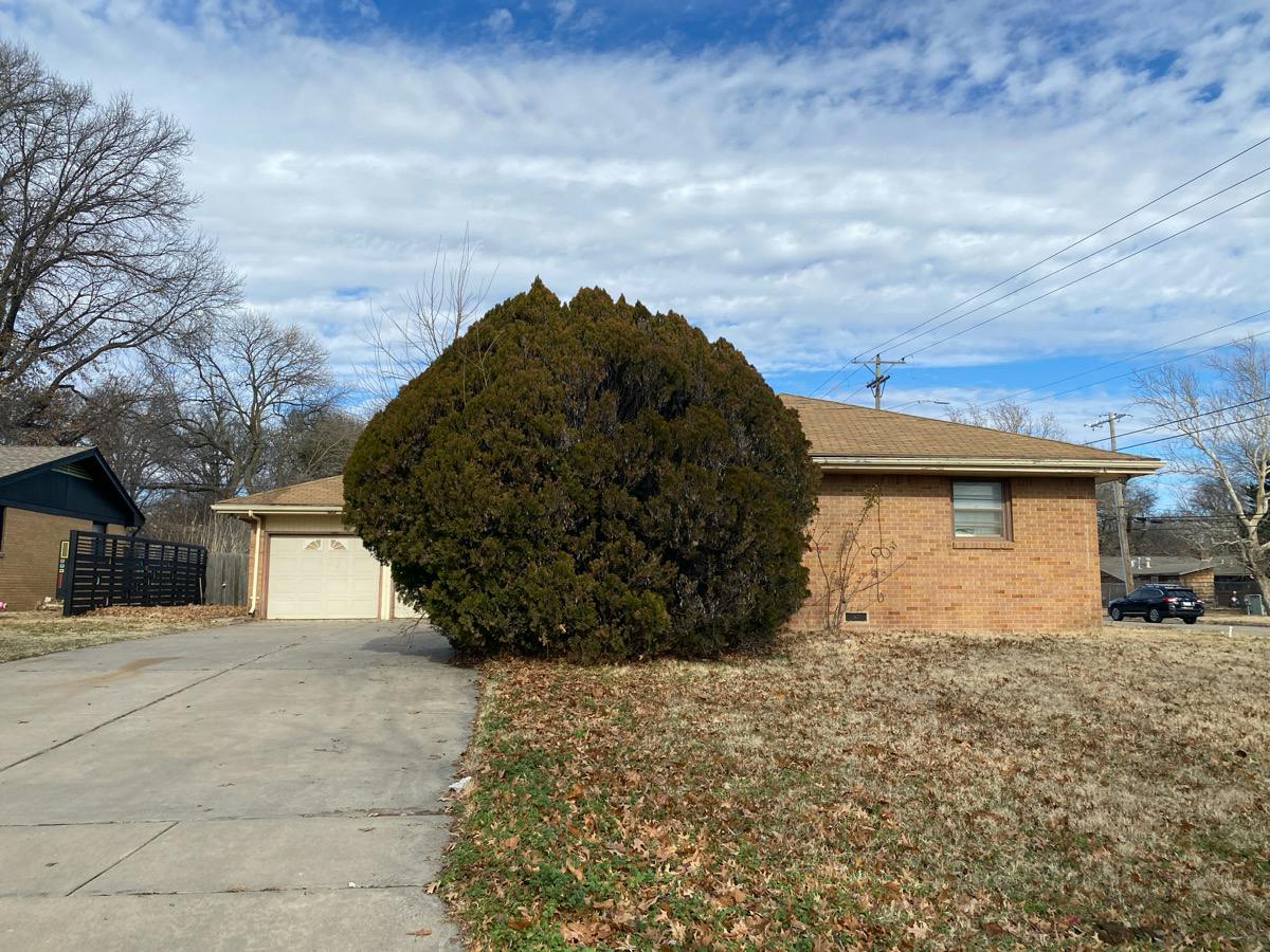 Murdock St, Wichita, KS 67208