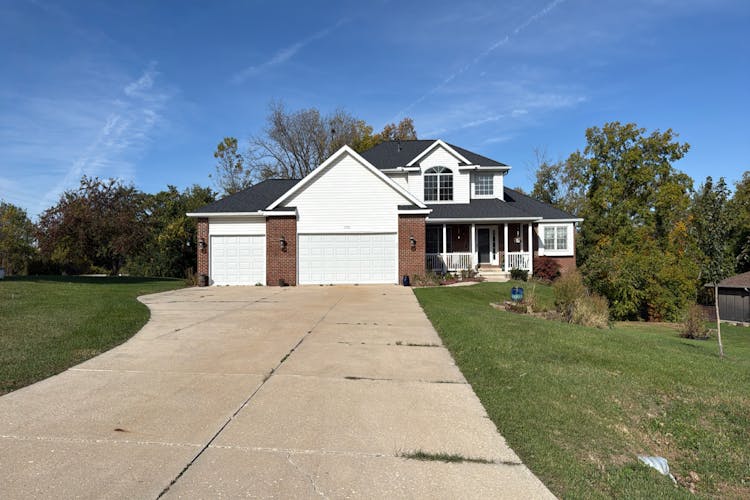 2050 Sky View Dr Marion, IA 52302, Linn County