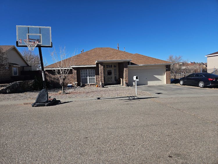 15 Juniper Ave Los Lunas, NM 87031, Valencia County