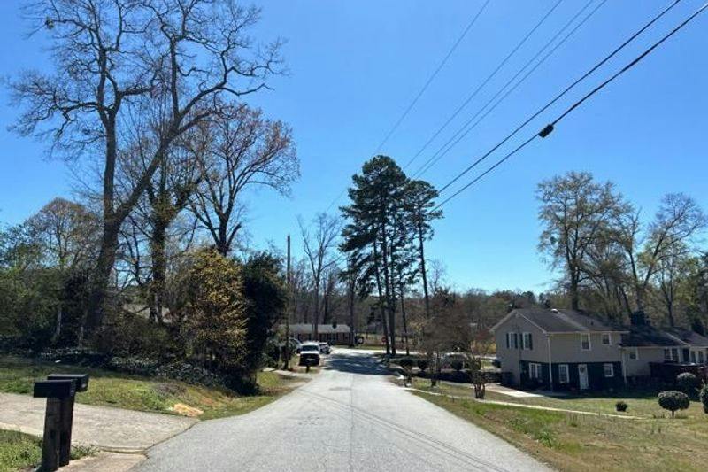 Williamsburg Dr, Greenville, SC 29605