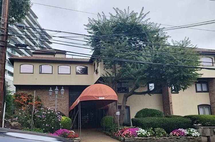 300 Gorge Rd Cliffside Park, NJ 07010, Bergen County