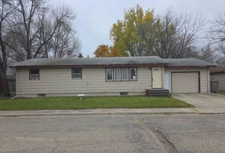 414 N 6th Av Rolla, ND 58367, Rolette County