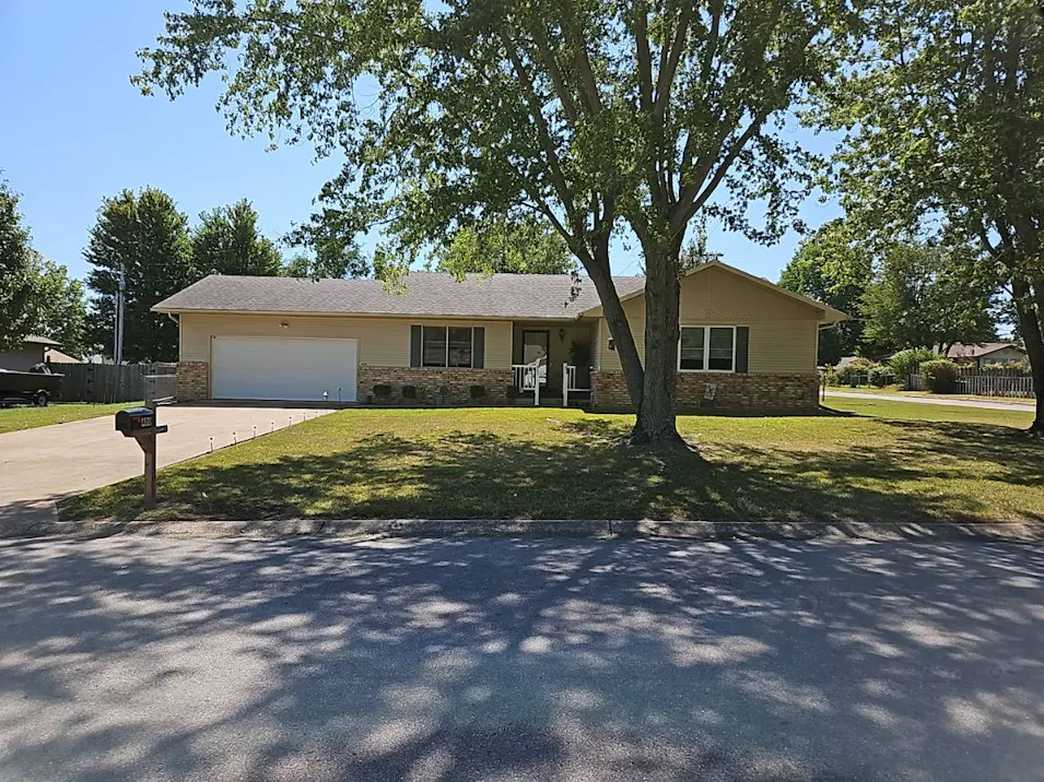 400 Farmers Ln Lebanon, MO 65536, Laclede County