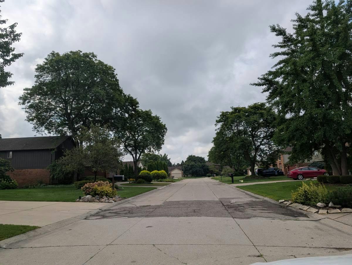 Riverway Ct, Clinton Township, MI 48038