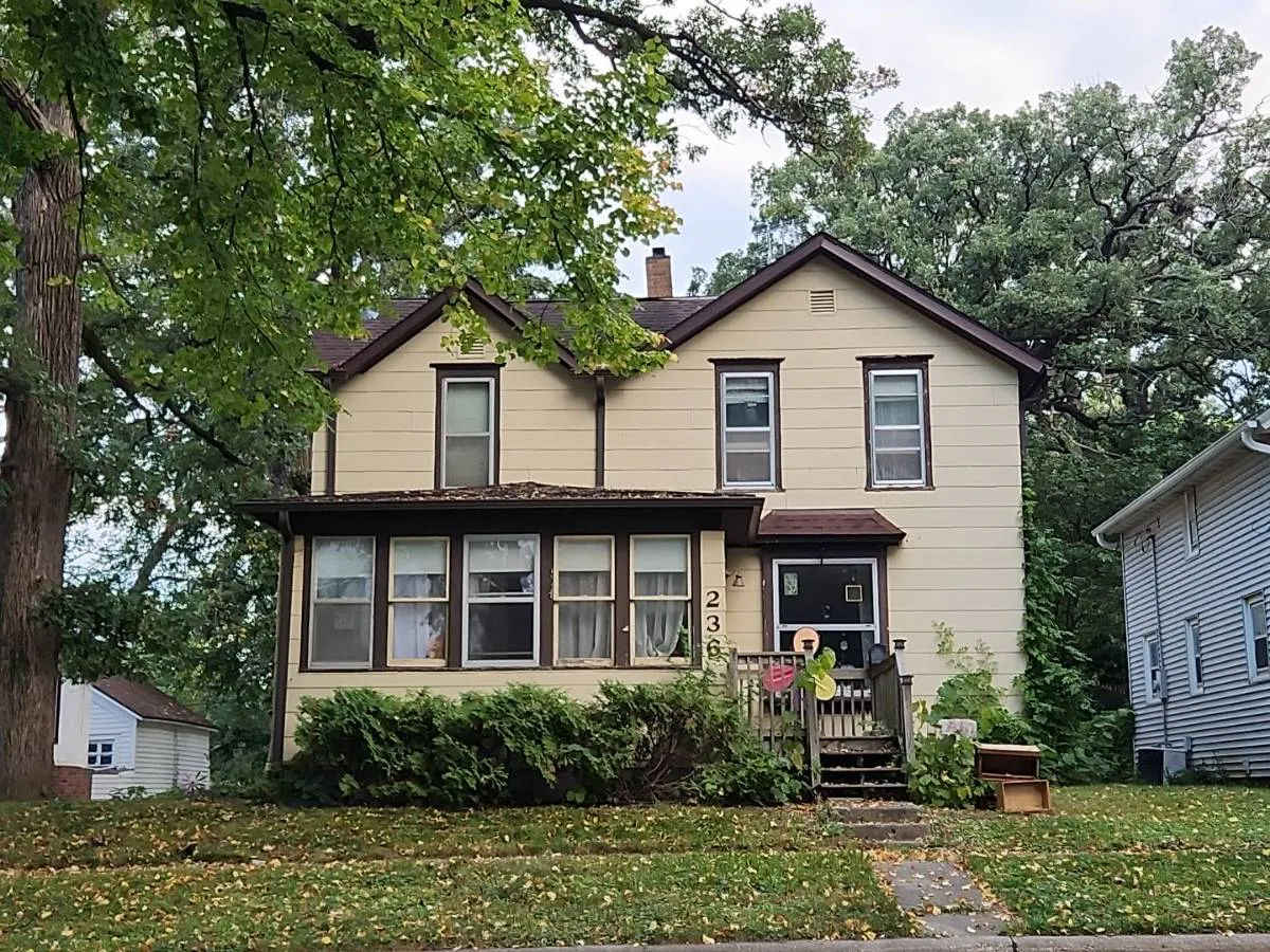 Pearl St, Albert Lea, MN 56007