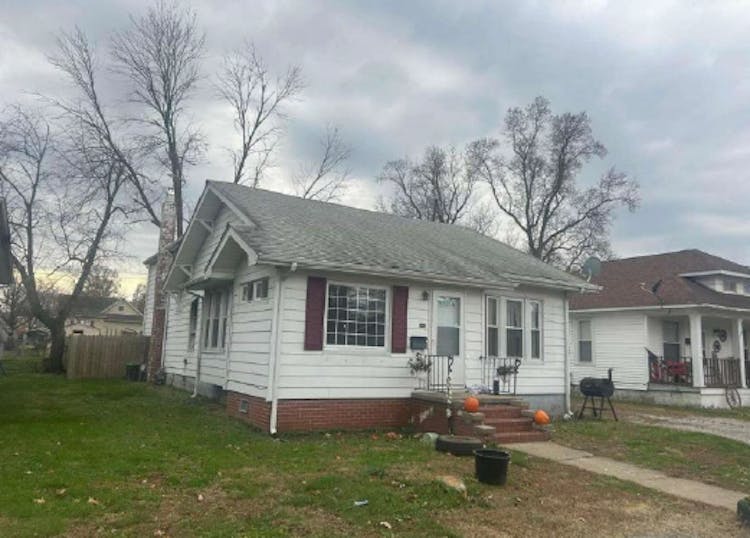 105 W Ogara St Harrisburg, IL 62946, Saline County