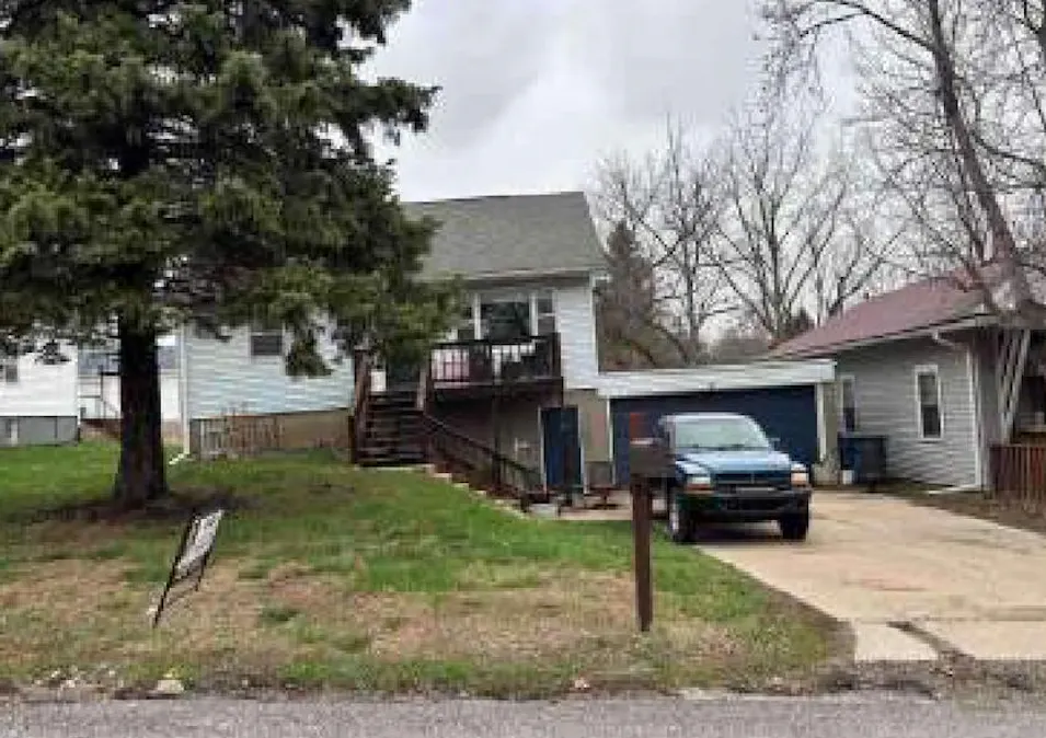 872 5th Ave Cliniton, IA 52732, Clinton County