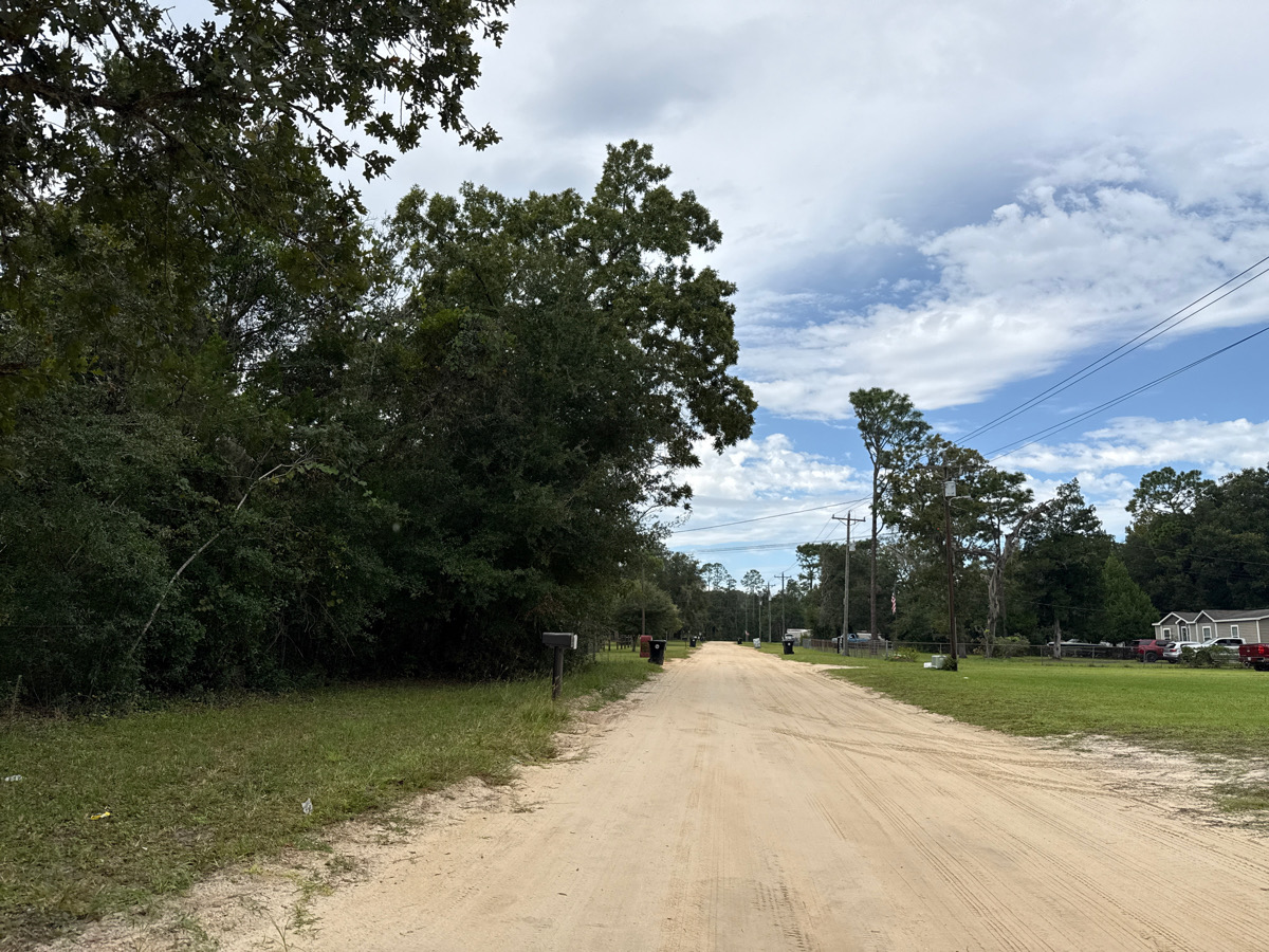 2049 Deel Rd photo 4